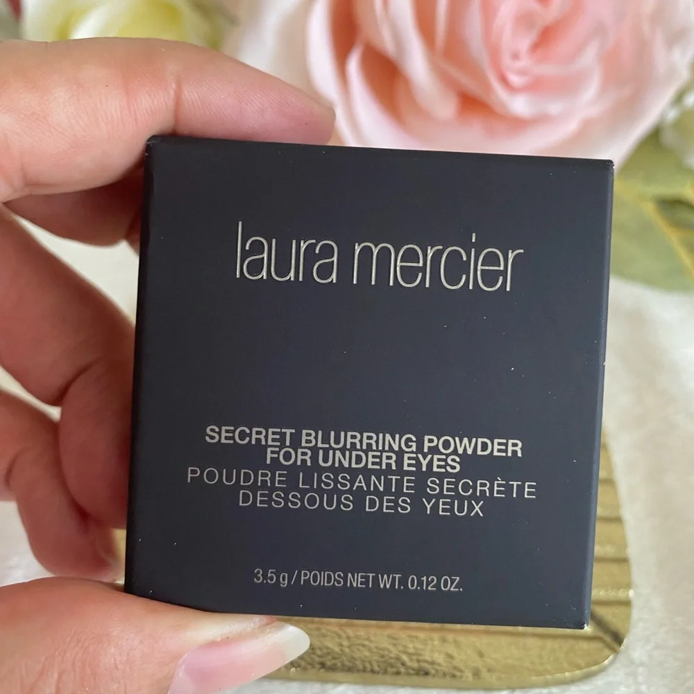 Laura Mercier Secret Blurring Powder For under eyes - White